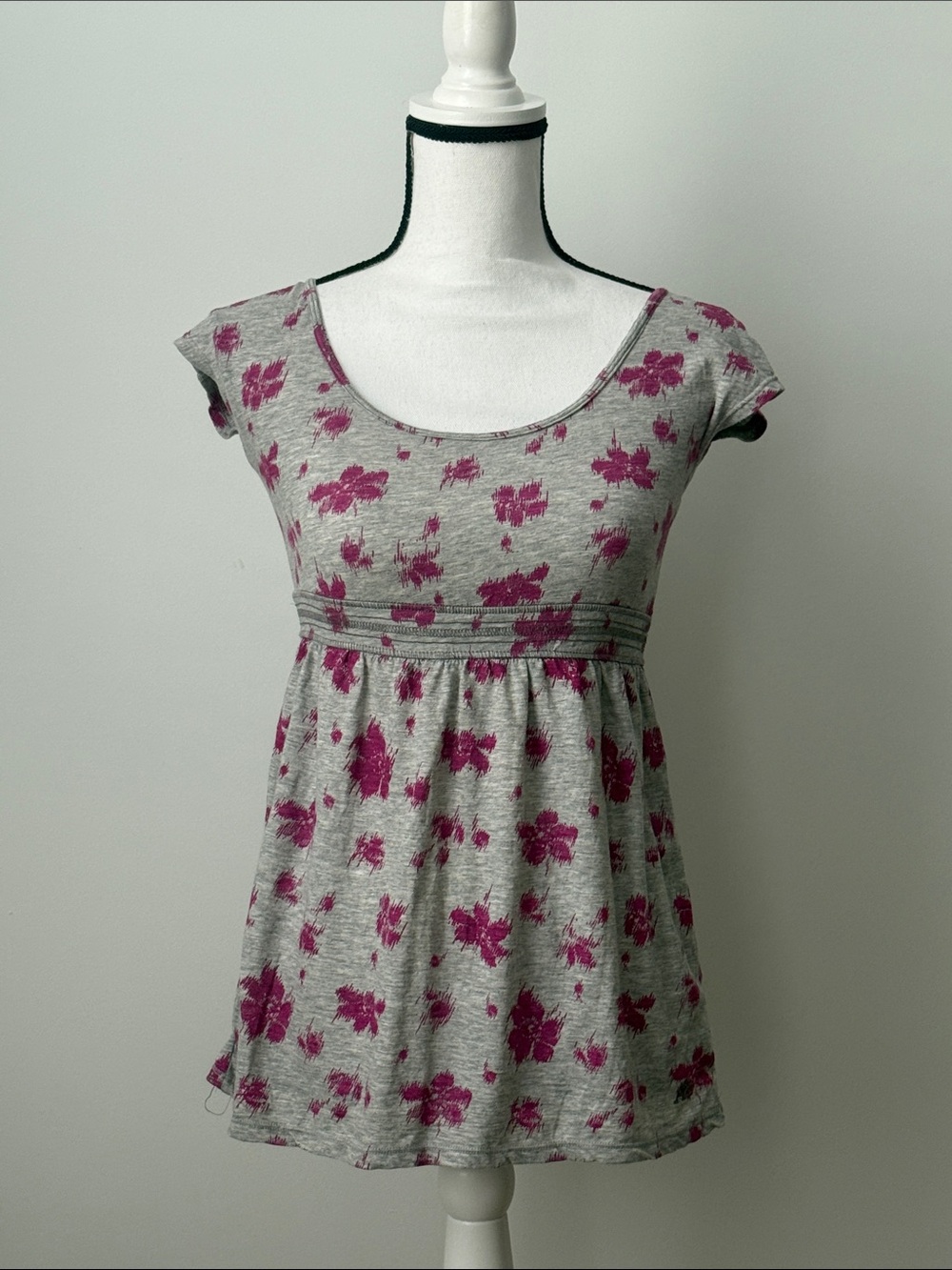 Aeropostale Gray Floral Scoop Neck Tunic Top with Magenta Print, Size Small